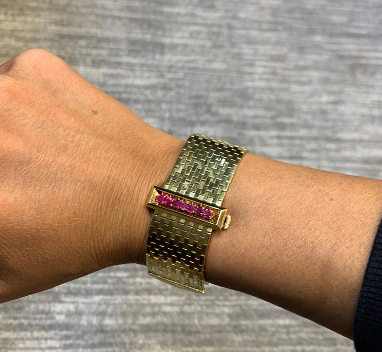 Rare and Iconic Van Cleef & Arpels Passe Partout Sapphire & Ruby Bracelet - Image 7