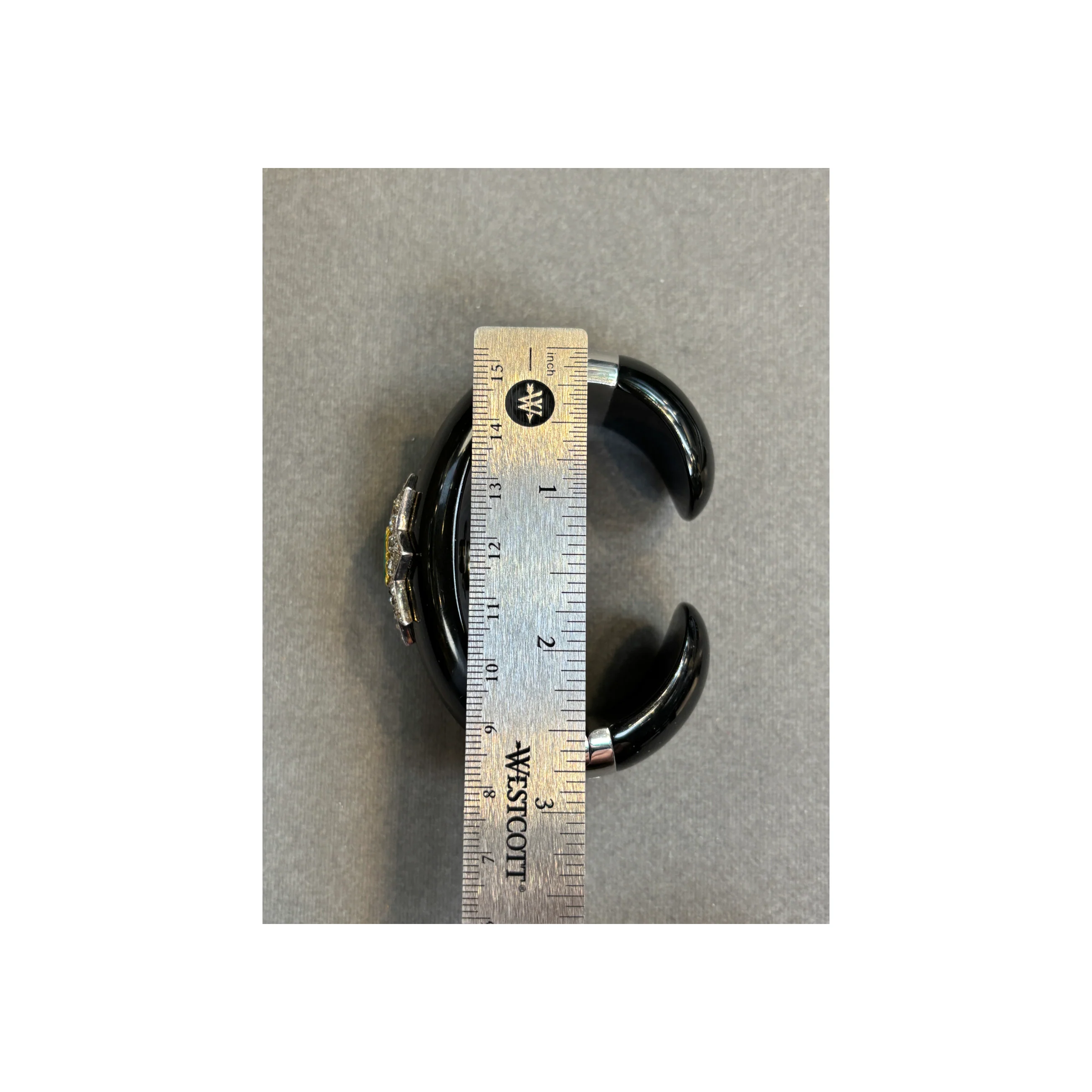 Verdura Emerald and Diamond Bangle - Image 10