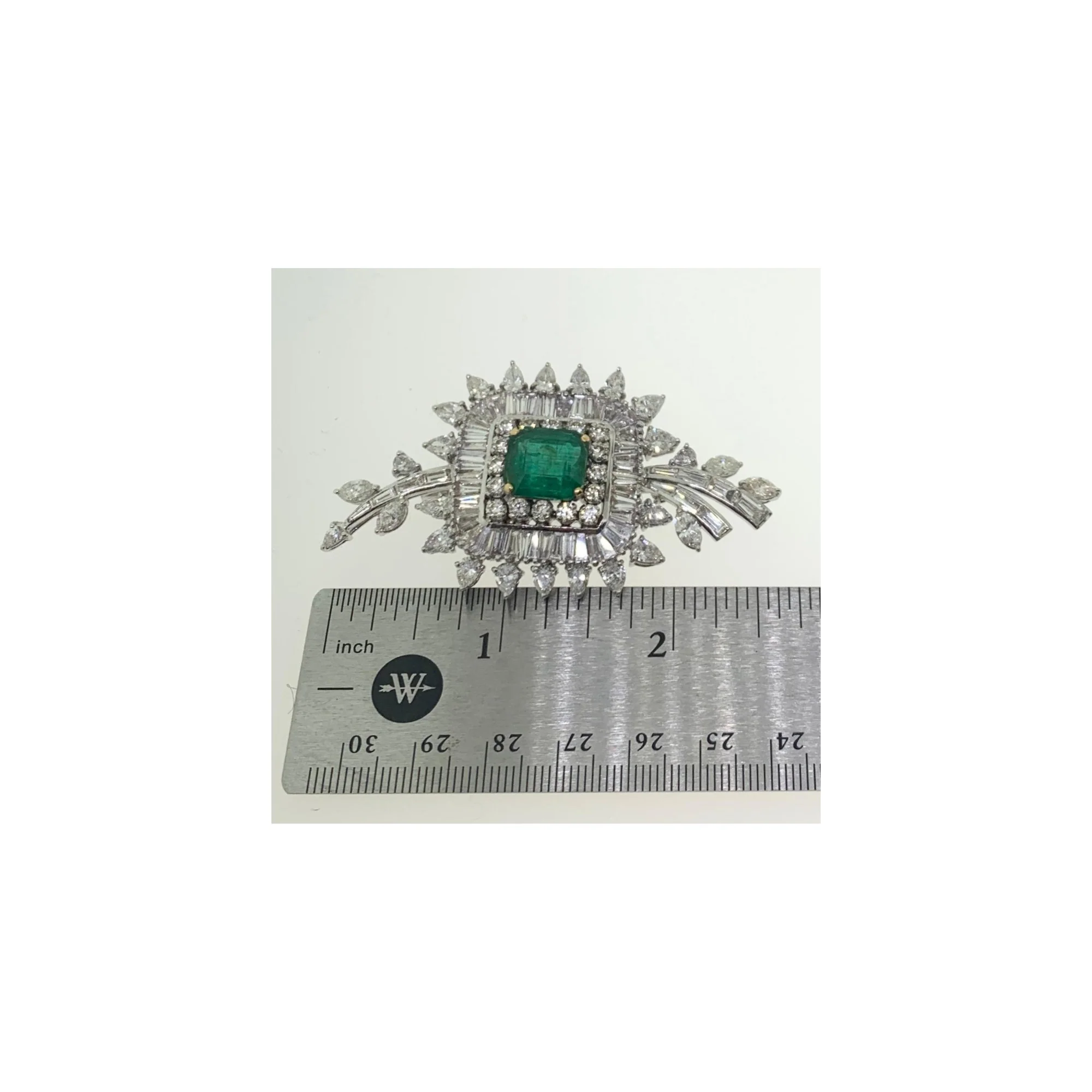 Very Fine Emerald & Diamond Brooch - Image 3