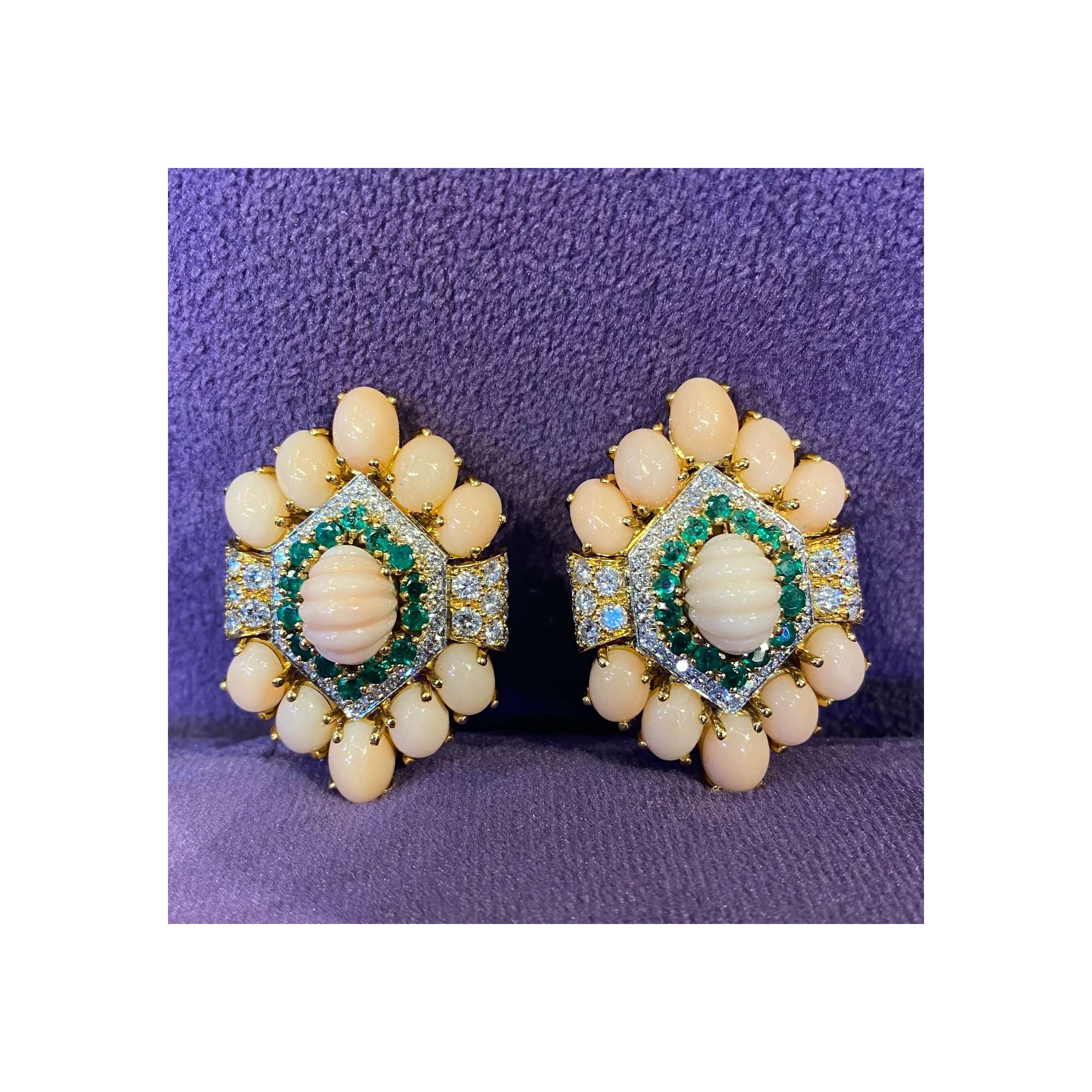 David Webb Angel Skin Coral and Emerald Earrings and Ring Set - Image 11