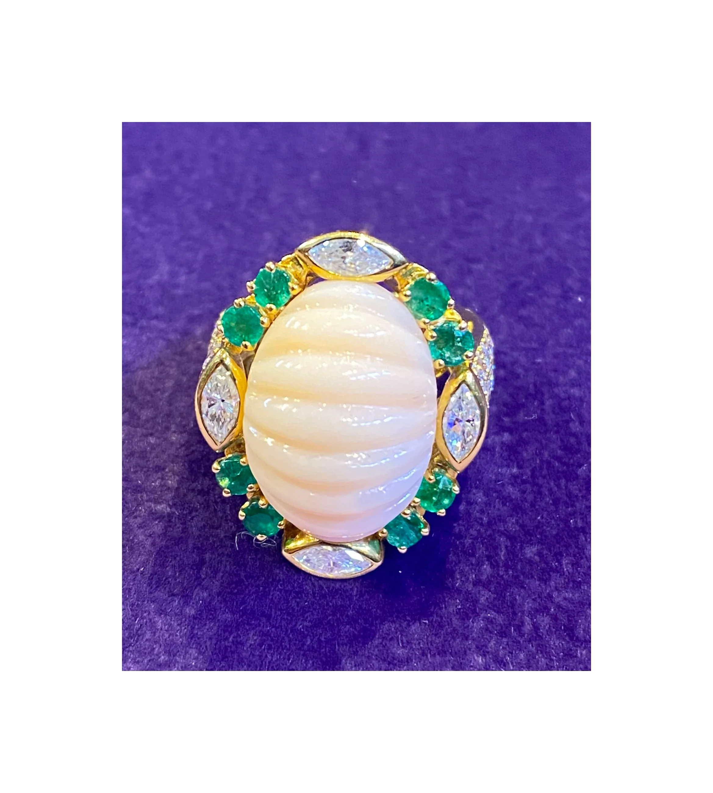 David Webb Angel Skin Coral and Emerald Earrings and Ring Set - Image 12