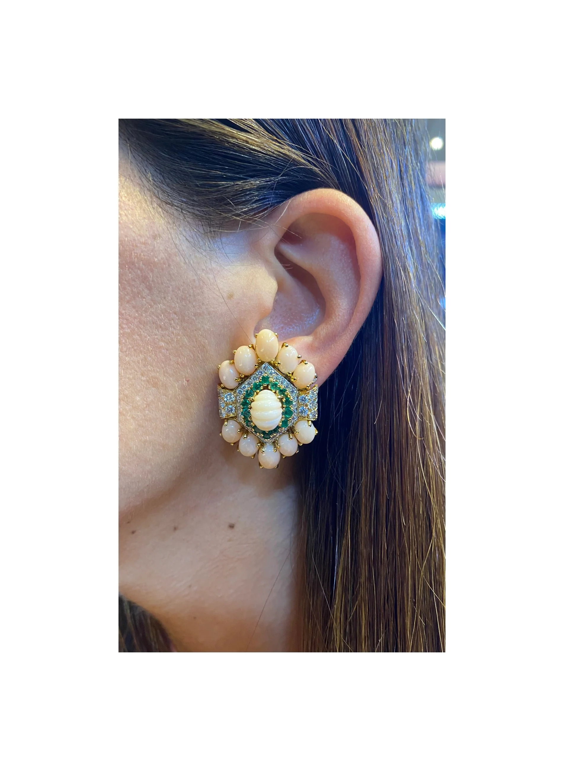 David Webb Angel Skin Coral and Emerald Earrings and Ring Set - Image 3